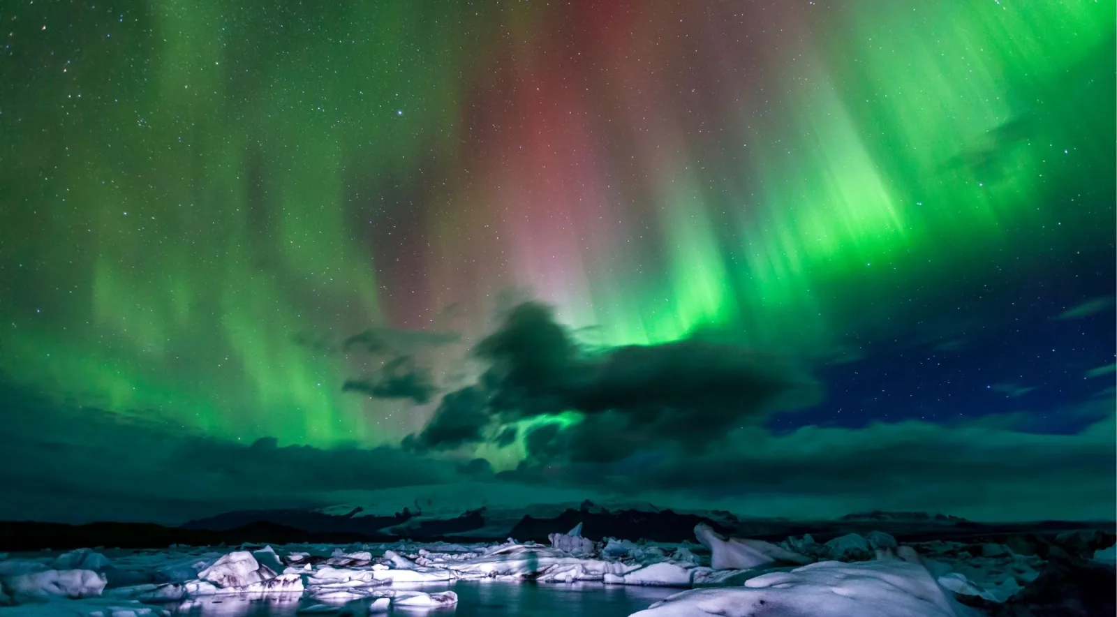 Northern lights over the icebergs at Jökulsárlón glacier lagoon